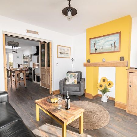 Stylish 2 Bedrooms Cosy & Bright Cottage, Pet Friendly, Sleeps 5, Titchfield Village - Summer Special Offer!! - By Blue Puffin Stays المظهر الخارجي الصورة