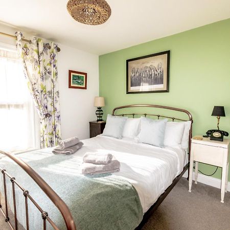 Stylish 2 Bedrooms Cosy & Bright Cottage, Pet Friendly, Sleeps 5, Titchfield Village - Summer Special Offer!! - By Blue Puffin Stays المظهر الخارجي الصورة