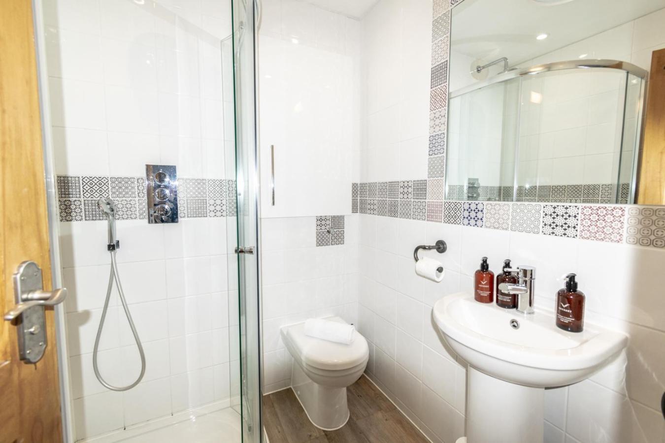 Stylish 2 Bedrooms Cosy & Bright Cottage, Pet Friendly, Sleeps 5, Titchfield Village - Summer Special Offer!! - By Blue Puffin Stays المظهر الخارجي الصورة