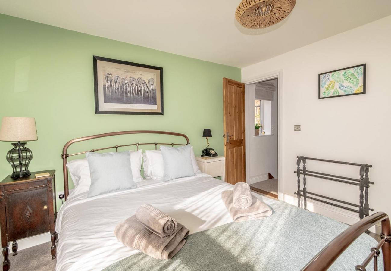 Stylish 2 Bedrooms Cosy & Bright Cottage, Pet Friendly, Sleeps 5, Titchfield Village - Summer Special Offer!! - By Blue Puffin Stays المظهر الخارجي الصورة