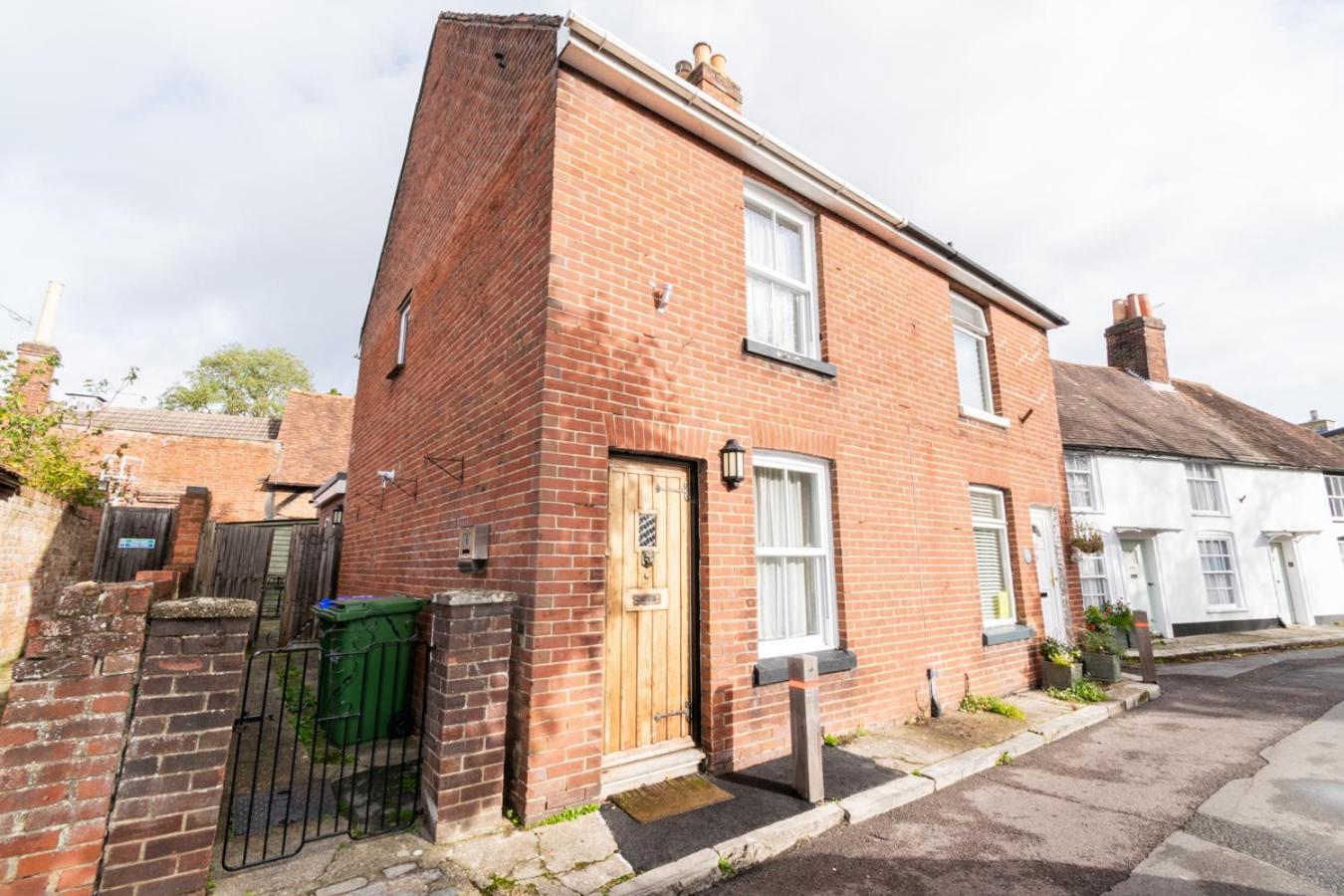 Stylish 2 Bedrooms Cosy & Bright Cottage, Pet Friendly, Sleeps 5, Titchfield Village - Summer Special Offer!! - By Blue Puffin Stays المظهر الخارجي الصورة
