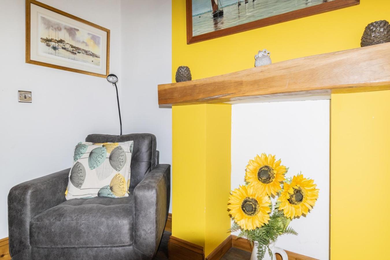 Stylish 2 Bedrooms Cosy & Bright Cottage, Pet Friendly, Sleeps 5, Titchfield Village - Summer Special Offer!! - By Blue Puffin Stays المظهر الخارجي الصورة