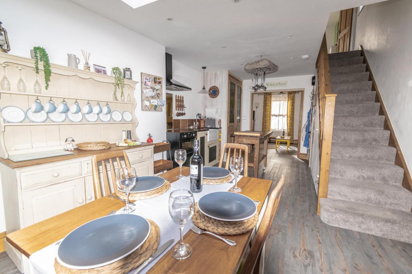 Stylish 2 Bedrooms Cosy & Bright Cottage, Pet Friendly, Sleeps 5, Titchfield Village - Summer Special Offer!! - By Blue Puffin Stays المظهر الخارجي الصورة