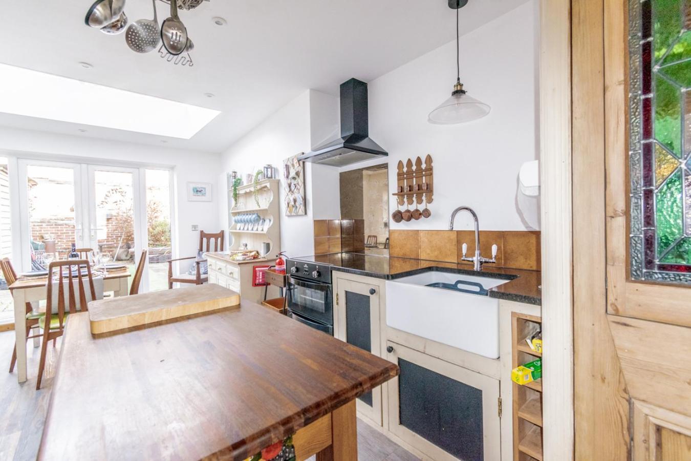 Stylish 2 Bedrooms Cosy & Bright Cottage, Pet Friendly, Sleeps 5, Titchfield Village - Summer Special Offer!! - By Blue Puffin Stays المظهر الخارجي الصورة