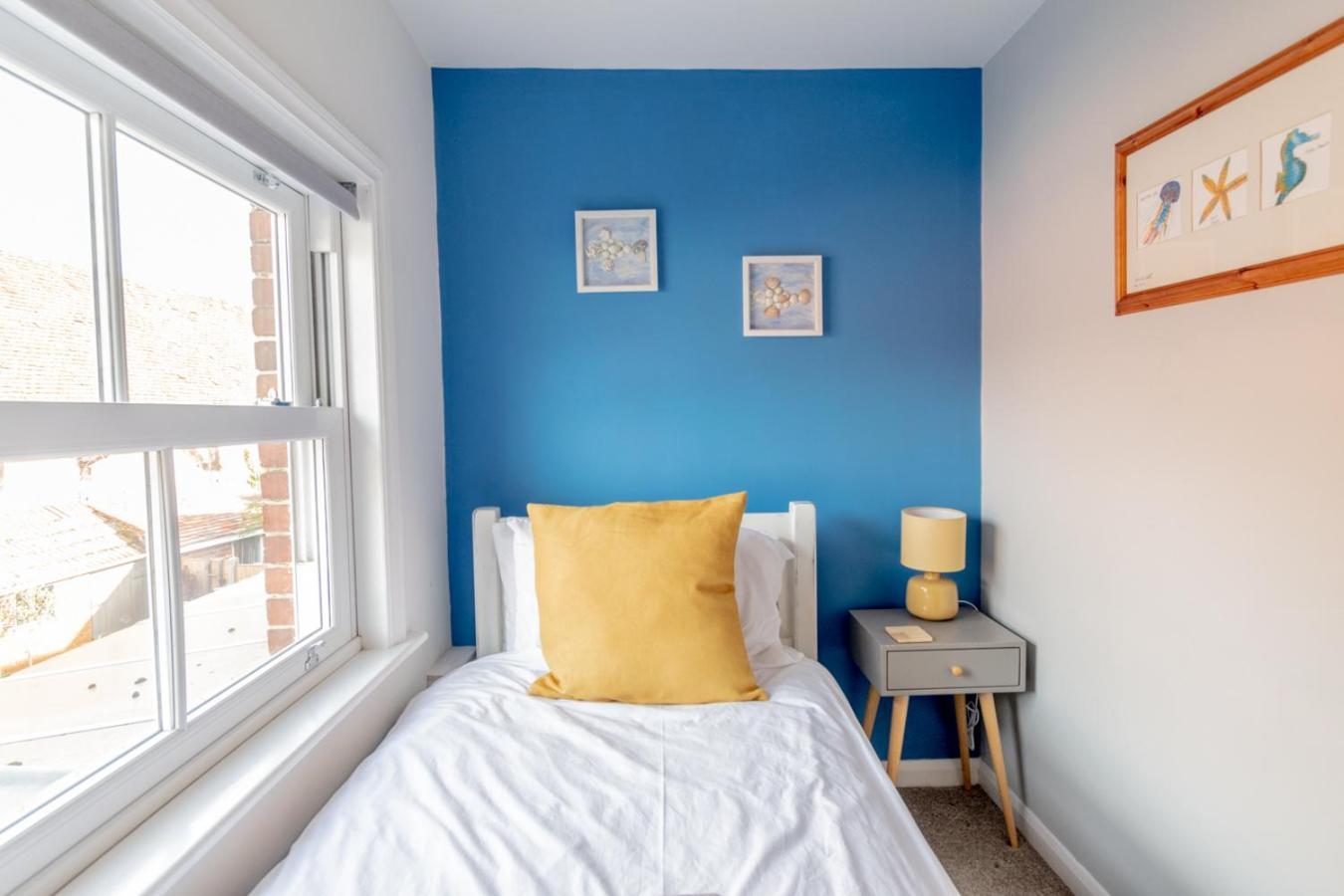 Stylish 2 Bedrooms Cosy & Bright Cottage, Pet Friendly, Sleeps 5, Titchfield Village - Summer Special Offer!! - By Blue Puffin Stays المظهر الخارجي الصورة