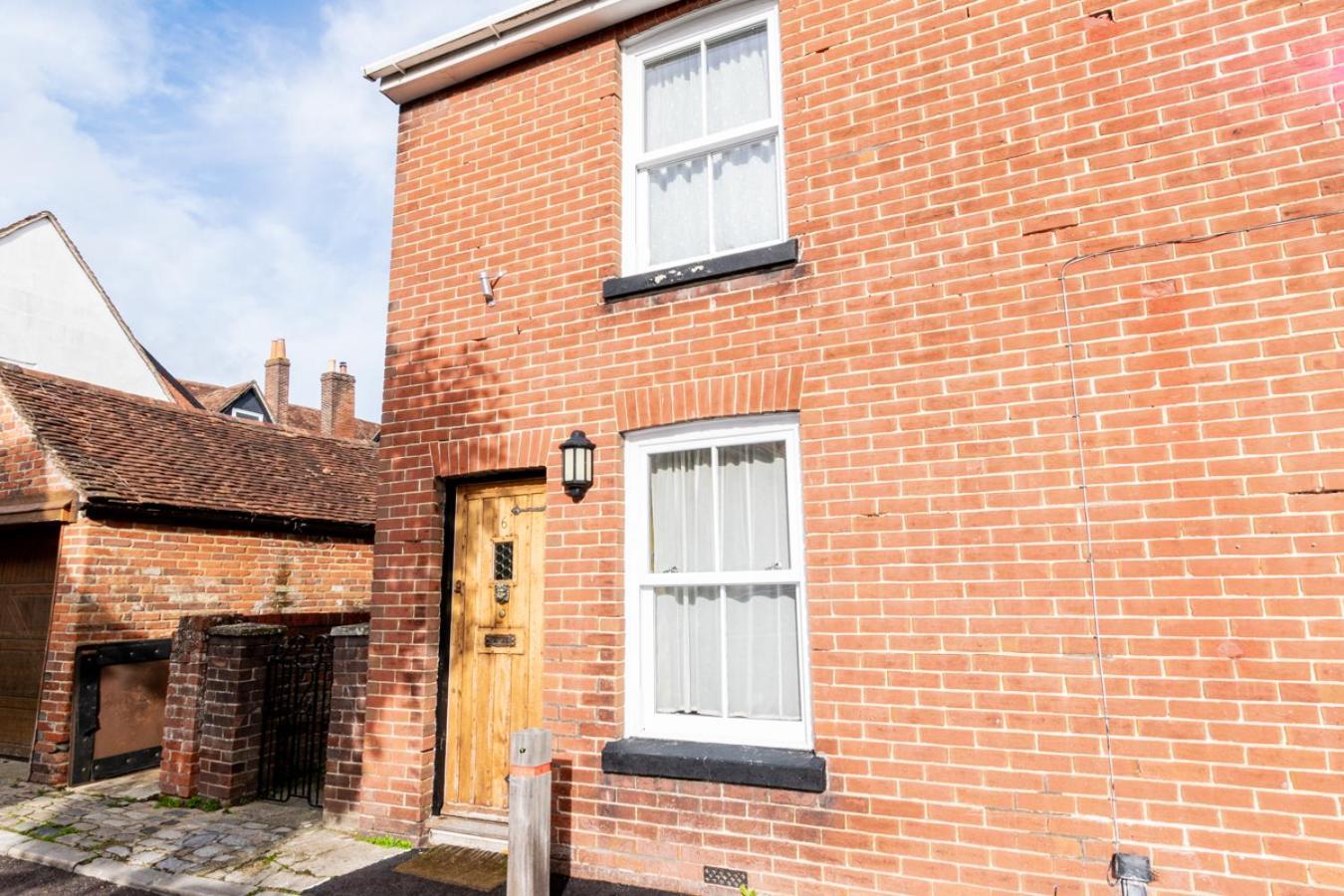 Stylish 2 Bedrooms Cosy & Bright Cottage, Pet Friendly, Sleeps 5, Titchfield Village - Summer Special Offer!! - By Blue Puffin Stays المظهر الخارجي الصورة