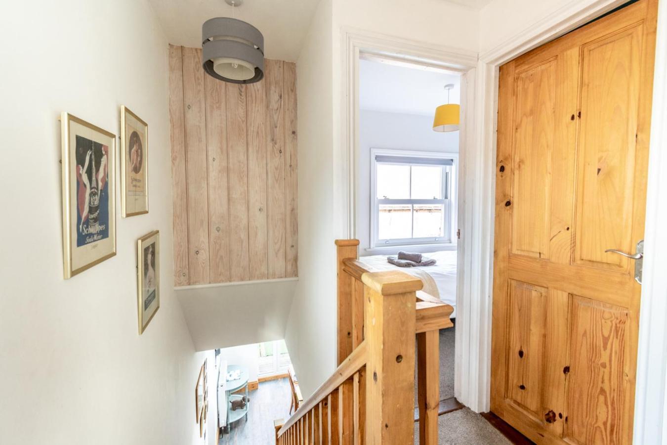 Stylish 2 Bedrooms Cosy & Bright Cottage, Pet Friendly, Sleeps 5, Titchfield Village - Summer Special Offer!! - By Blue Puffin Stays المظهر الخارجي الصورة