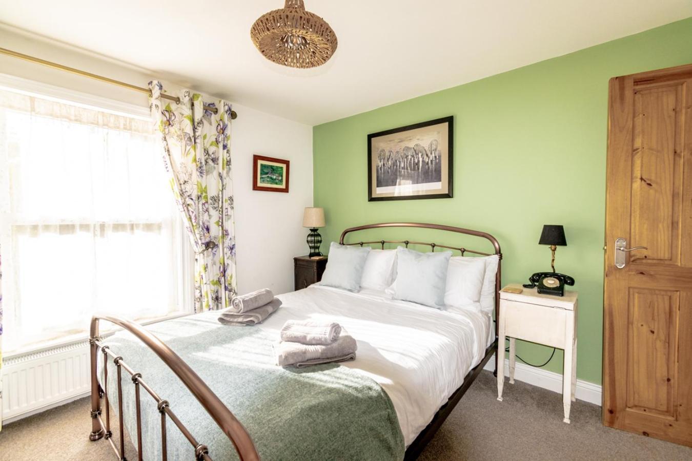 Stylish 2 Bedrooms Cosy & Bright Cottage, Pet Friendly, Sleeps 5, Titchfield Village - Summer Special Offer!! - By Blue Puffin Stays المظهر الخارجي الصورة