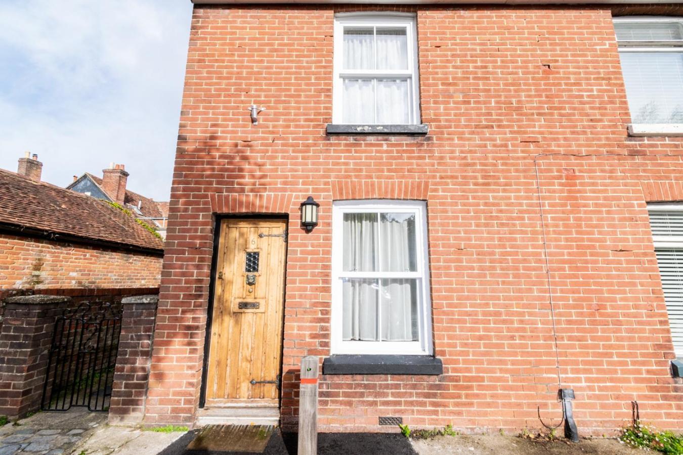 Stylish 2 Bedrooms Cosy & Bright Cottage, Pet Friendly, Sleeps 5, Titchfield Village - Summer Special Offer!! - By Blue Puffin Stays المظهر الخارجي الصورة
