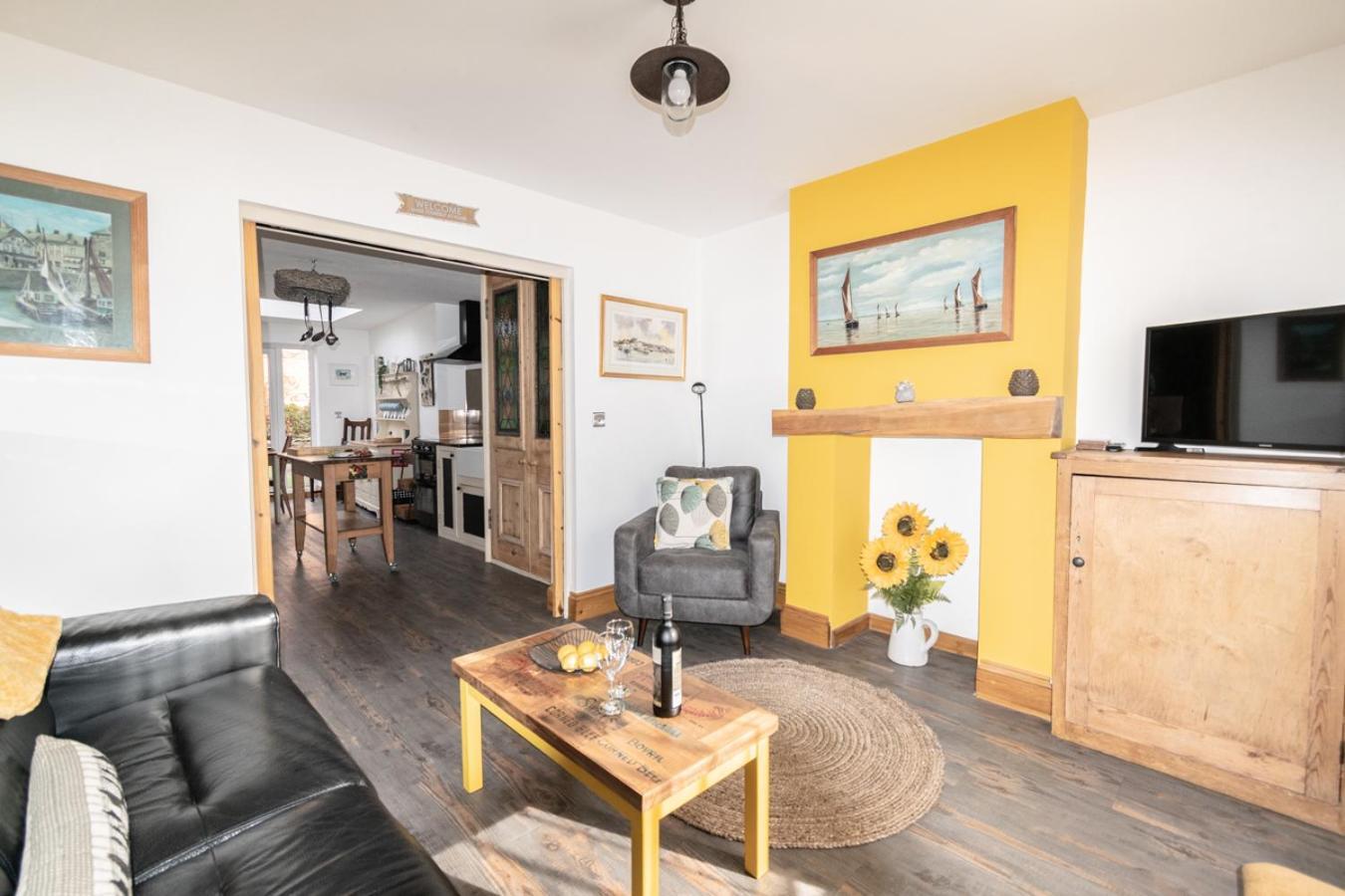 Stylish 2 Bedrooms Cosy & Bright Cottage, Pet Friendly, Sleeps 5, Titchfield Village - Summer Special Offer!! - By Blue Puffin Stays المظهر الخارجي الصورة
