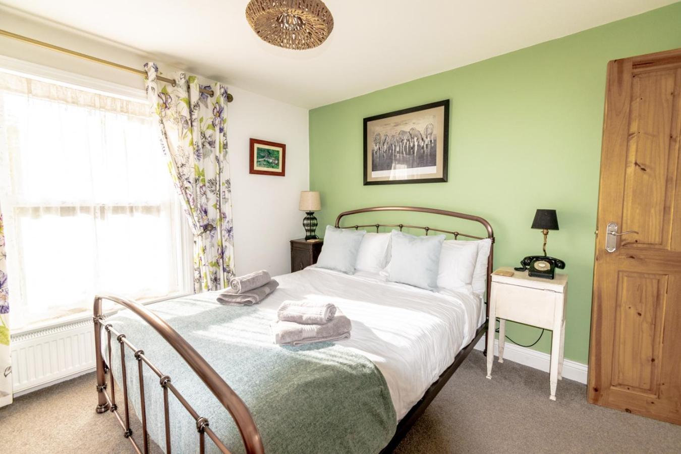 Stylish 2 Bedrooms Cosy & Bright Cottage, Pet Friendly, Sleeps 5, Titchfield Village - Summer Special Offer!! - By Blue Puffin Stays المظهر الخارجي الصورة